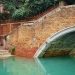 Die Ponte Widmann in Venezia, im Stadtteil Cannaregio mit türkis leuchtendem Wasser im Kanal