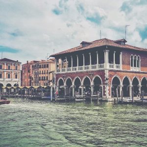 Venezia Mercato di Rialto vom Vaporetto aus gesehen