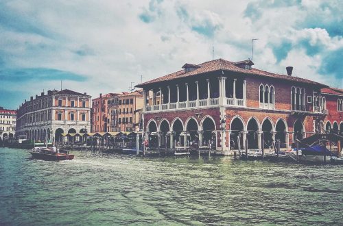 Venezia Mercato di Rialto vom Vaporetto aus gesehen